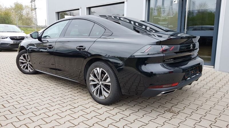 Gebraucht Peugeot 508 Allure 131 PS (96 kW) 2022 Lackierung schwarz perla nera/ Limousine