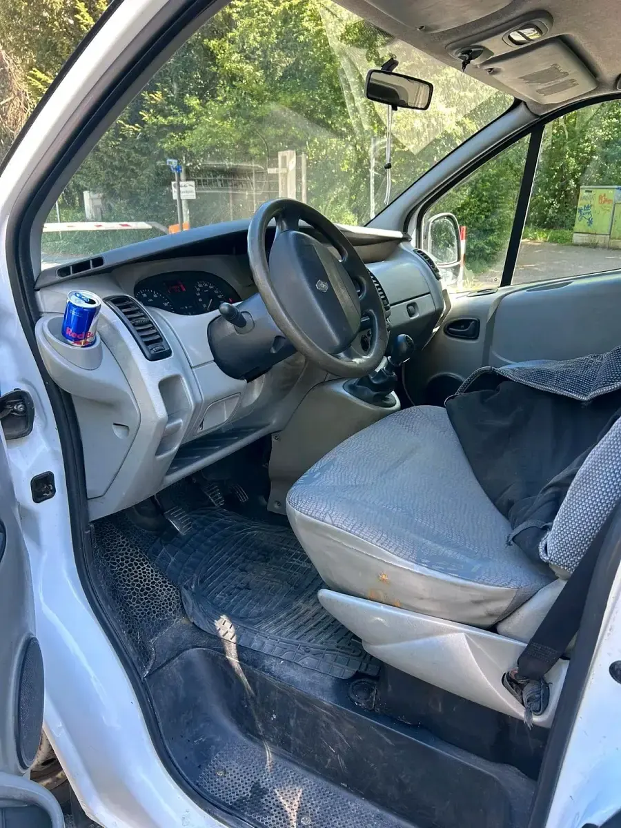 Second-hand Renault Trafic 115 CP (84 kW) 2008 Argintiu Monovolum