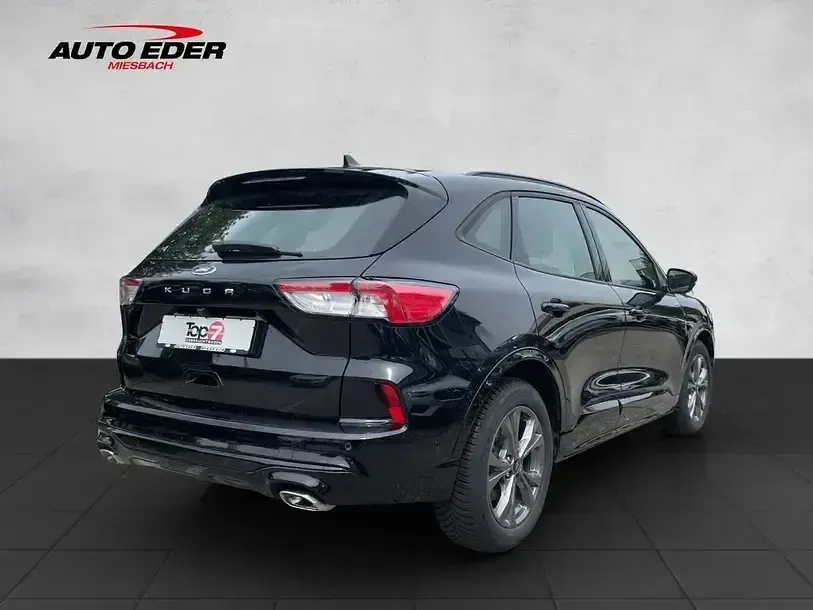 Usado Ford Kuga ST-Line 120 HP (88 kW) 2023 Preto SUV