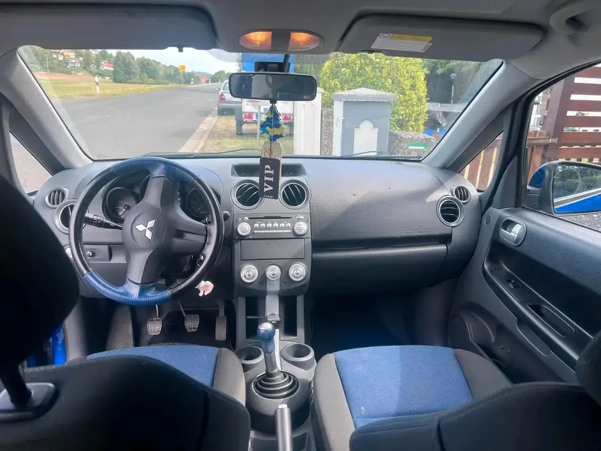 Gebraucht Mitsubishi Colt 73 PS (53 kW) 2006 Blau Kleinwagen