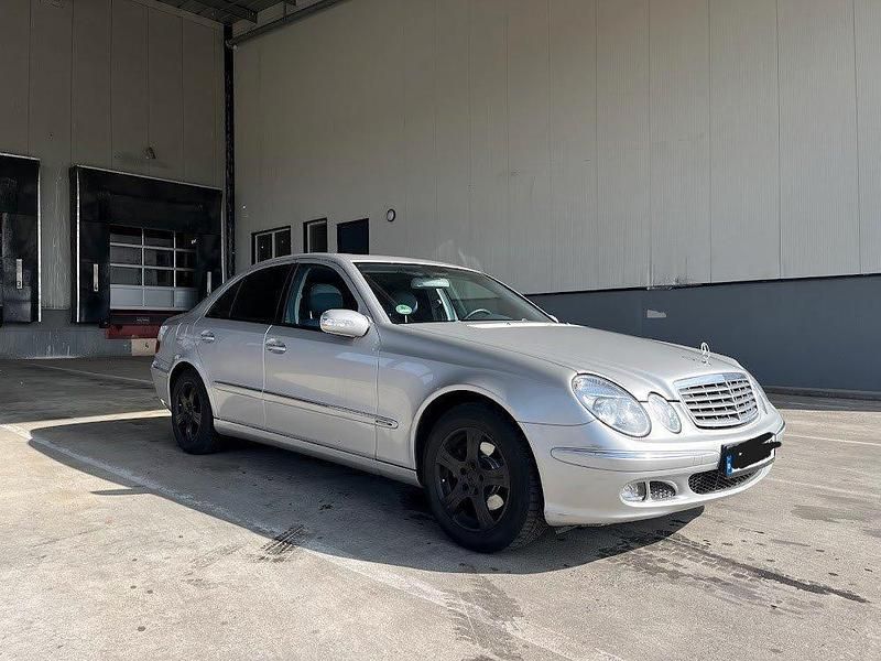 Gebraucht Mercedes E220 Elegance 150 PS (110 kW) 2004 Silber Limousine