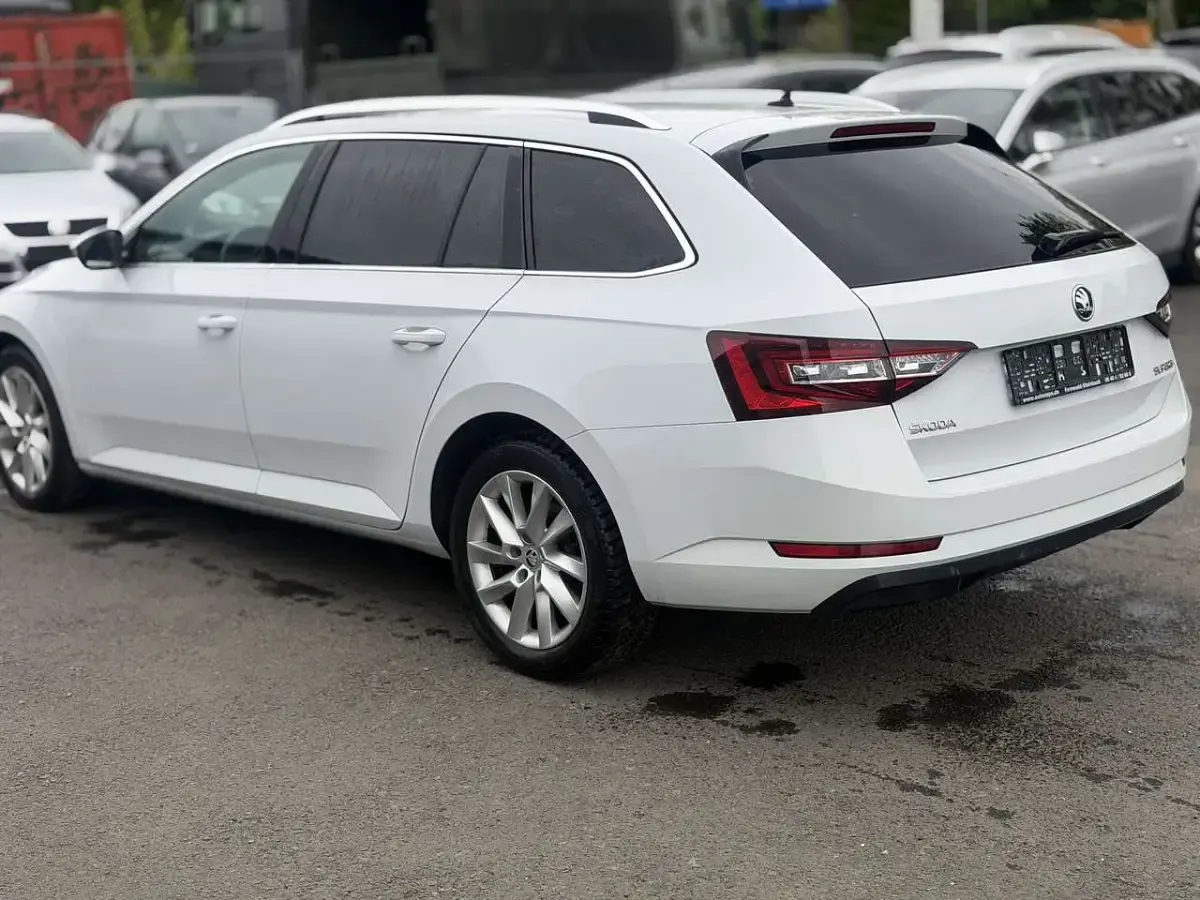 Gebraucht Skoda Superb Style 120 PS (88 kW) 2018 Moonweiss metallic Kombi