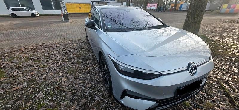 Silber Gebraucht 2023 VW ID.7 Pro Limousine | 47.000 € (Etwas zu teuer) - Bild 1/4