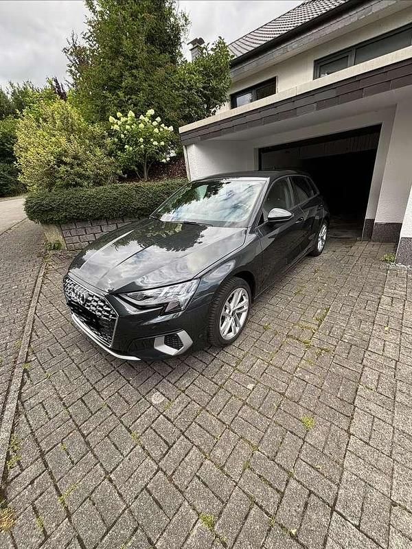 Gebraucht Audi A3 Advanced 116 PS (85 kW) 2022 Grau Limousine