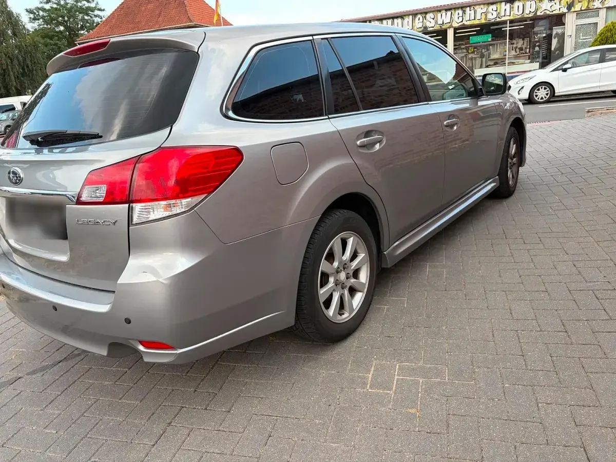 Gebraucht Subaru Legacy 150 PS (110 kW) 2011 Grau Kombi