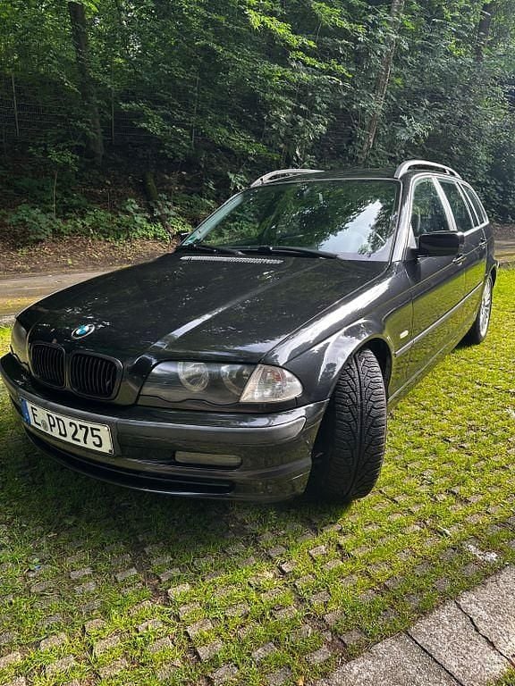 Schwarz Gebraucht 2000 BMW 330 Kombi | 3.320 € (Guter Preis) - Bild 1/4