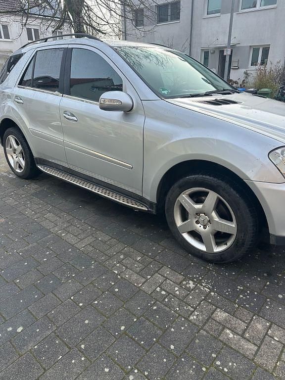 Gebraucht Mercedes ML320 224 PS (164 kW) 2006 Silber SUV