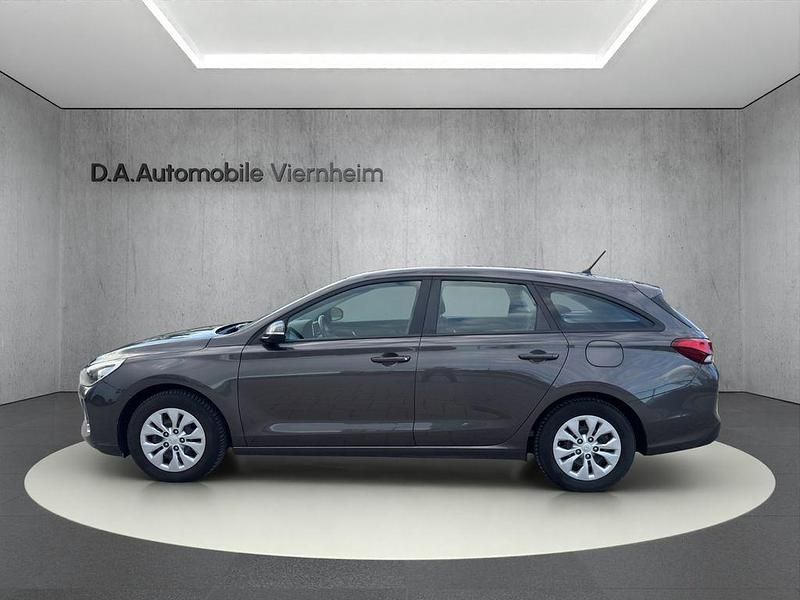 Gebraucht Hyundai i30 Select 101 PS (74 kW) 2017 Grau Kombi