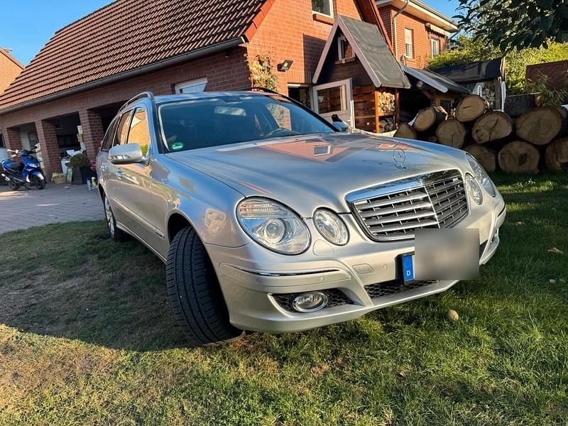 Silber Gebraucht 2009 Mercedes E220 Kombi | 10.000 € (Fairer Preis) - Bild 1/4
