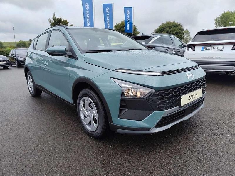 Neu Hyundai Bayon Select 101 PS (74 kW) 2025 Grün SUV