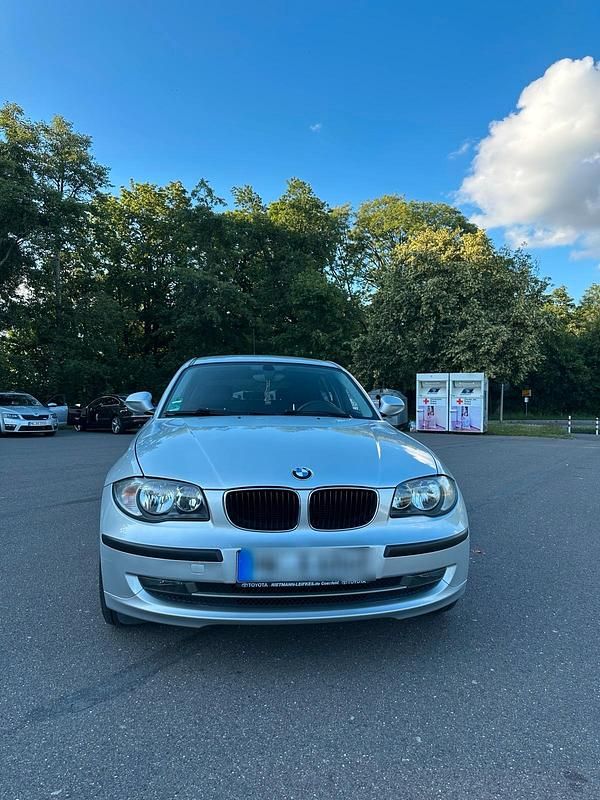 Silber Gebraucht 2010 BMW 118 M Sport Kleinwagen | 4.600 € (Guter Preis) - Bild 1/4