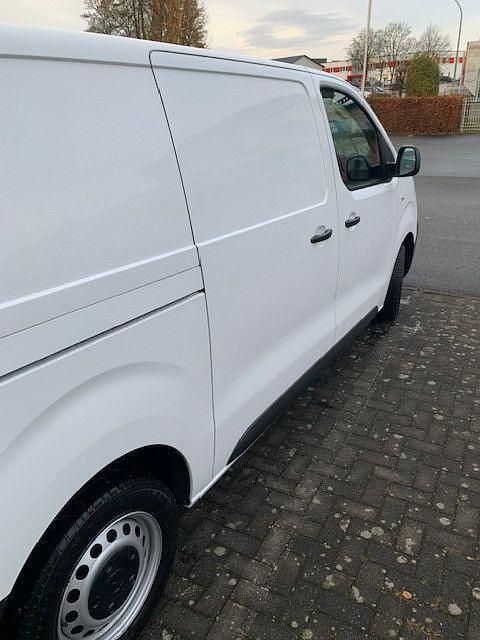 Gebraucht Opel Vivaro Edition 122 PS (89 kW) 2019 Weiß Van / Kleinbus