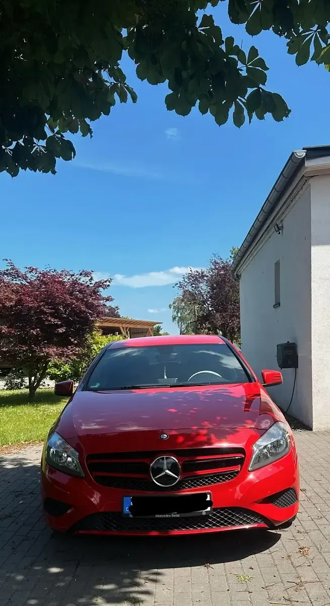 Gebraucht Mercedes A180 122 PS (89 kW) 2012 Rot Kleinwagen
