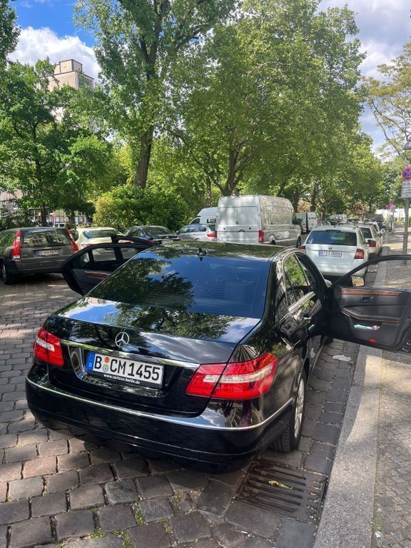 Schwarz Gebraucht 2012 Mercedes E220 Avantgarde Limousine | 12.500 € (Fairer Preis) - Bild 1/4