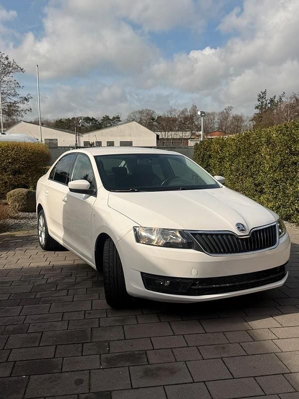 Gebraucht Skoda Rapid 105 PS (77 kW) 2014 Weiß Kleinwagen