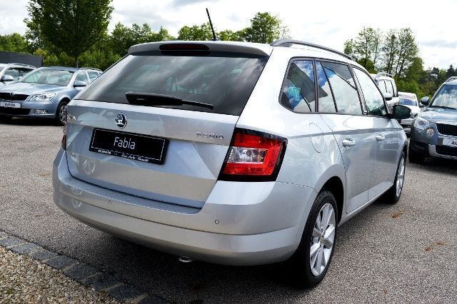 Gebraucht Skoda Fabia Joy 90 PS (66 kW) 2016 Silber metallic Kleinwagen