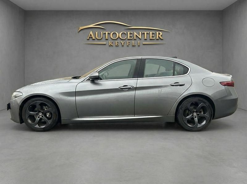 Gebraucht Alfa Romeo Giulia Super 179 PS (131 kW) 2016 Grau Limousine