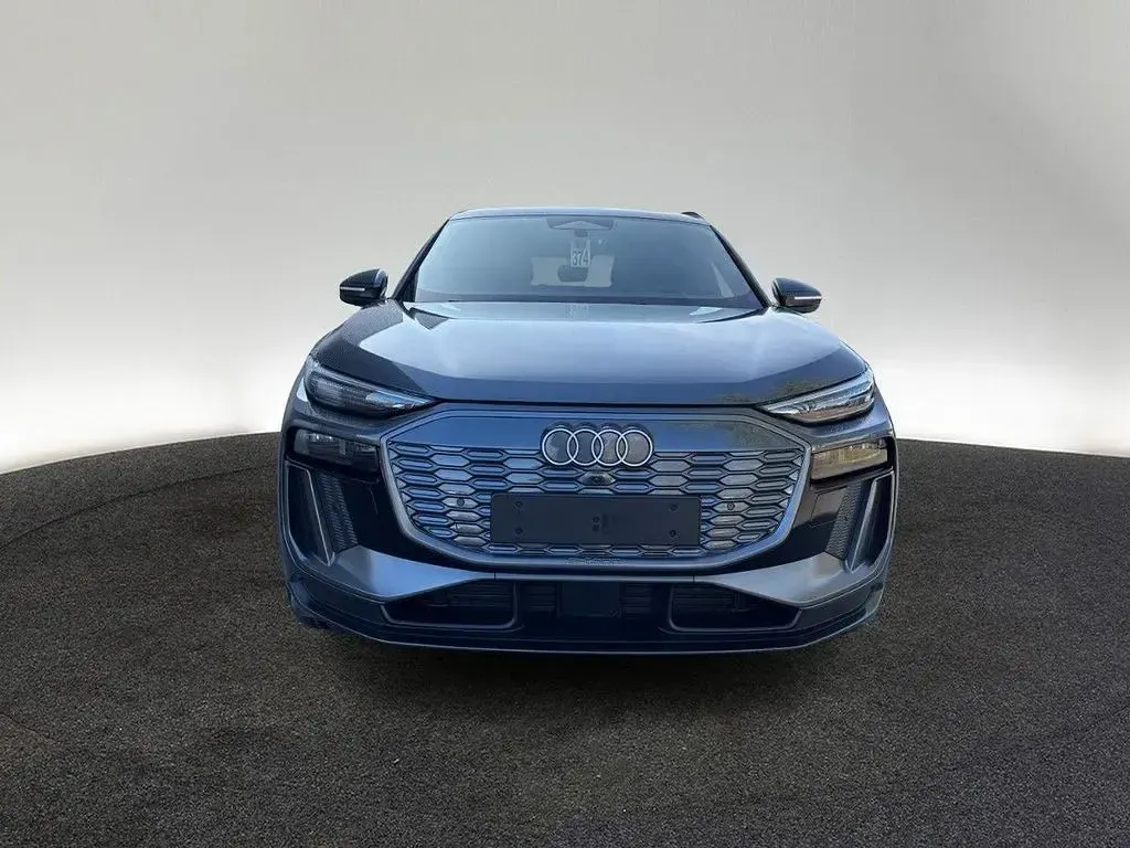 Gebraucht Audi Q6 e-tron Performance 225 kW (306 PS) 2026 Daytonagrau perleffekt SUV
