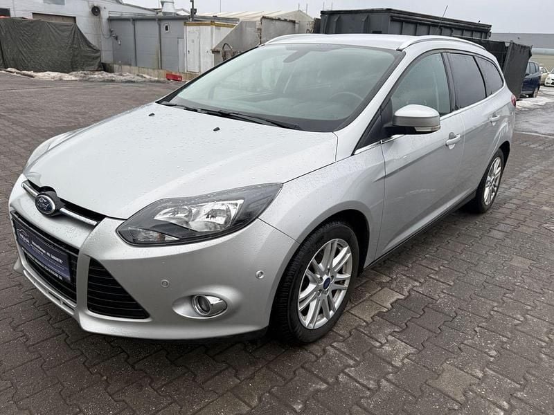 Gebraucht Ford Focus Titanium 125 PS (91 kW) 2015 Silber Kombi
