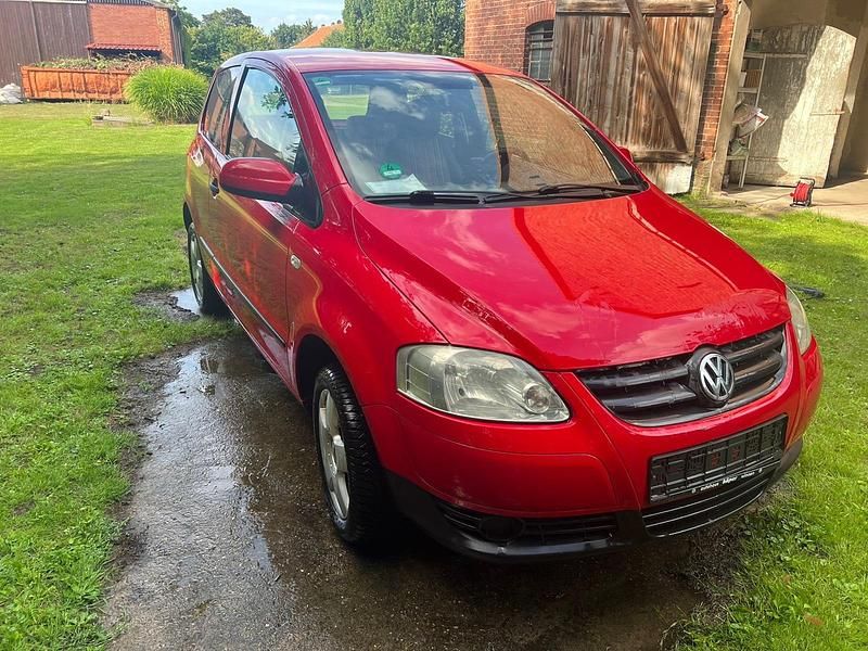 Second-hand VW Fox 55 CP (40 kW) 2005 Roșu Hatchback