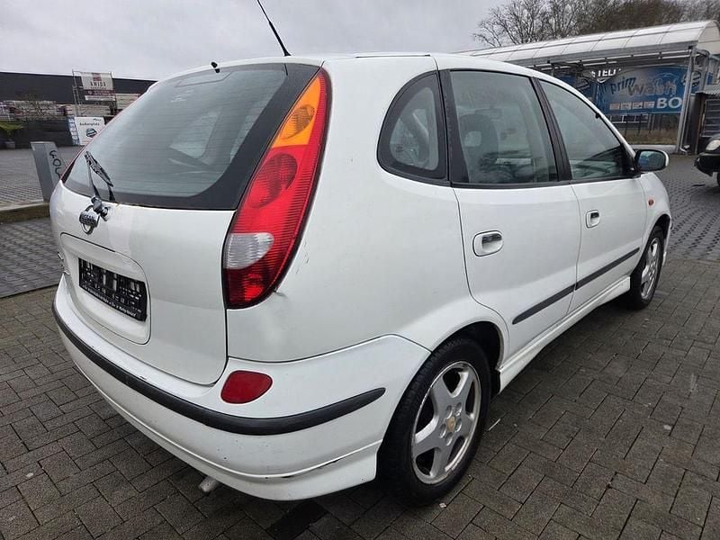 Gebraucht Nissan Almera Tino 136 PS (100 kW) 2000 Weiß Van / Kleinbus