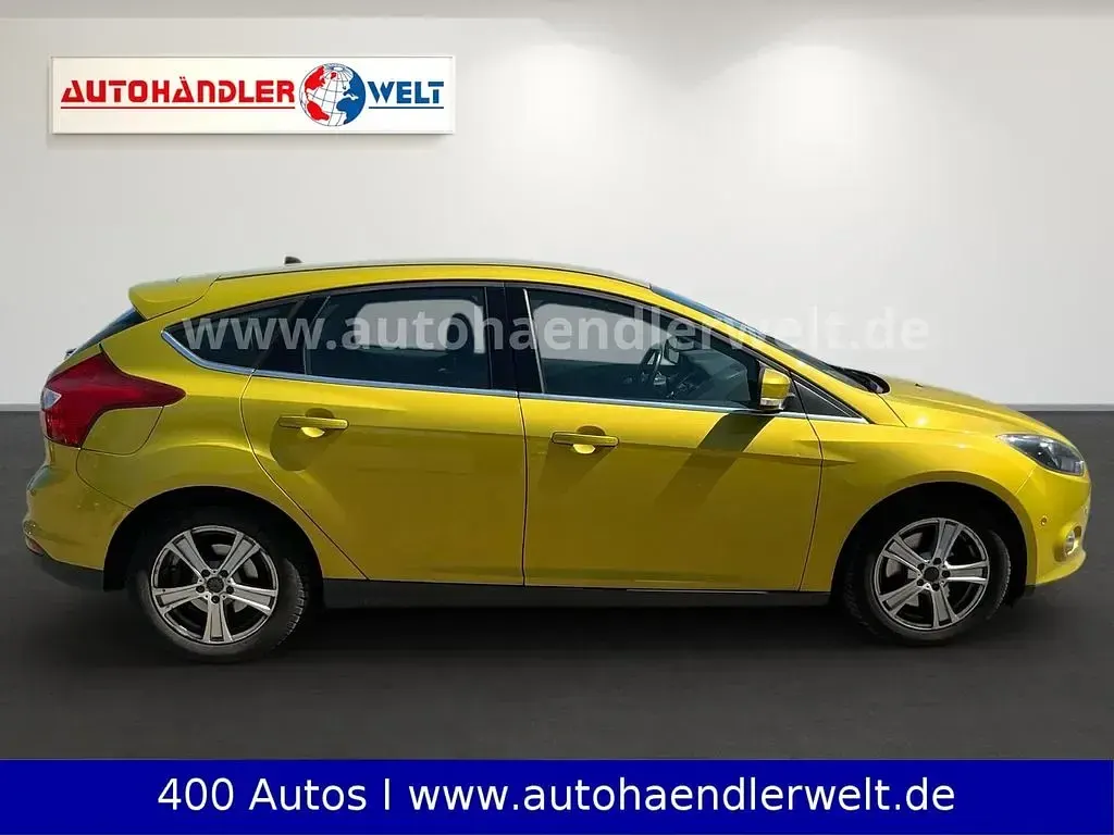 Używany Ford Focus Titanium 150 KM (110 kW) 2011 Żółty Sedan/Limuzyna