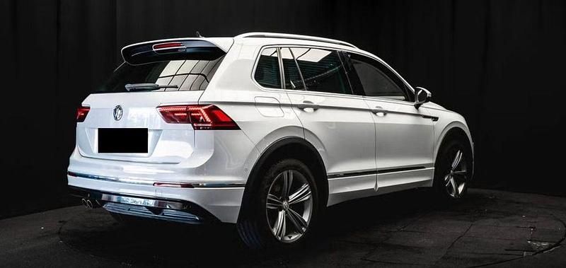 Gebraucht VW Tiguan Highline 210 PS (154 kW) 2019 White silver SUV