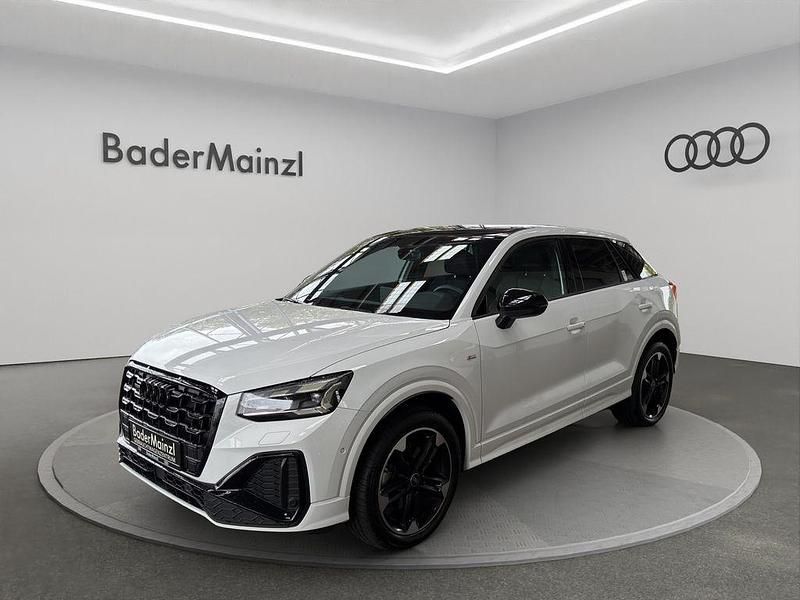 Grau Gebraucht 2024 Audi Q2 S-Line SUV | 41.430 € (Teuer) - Bild 1/4