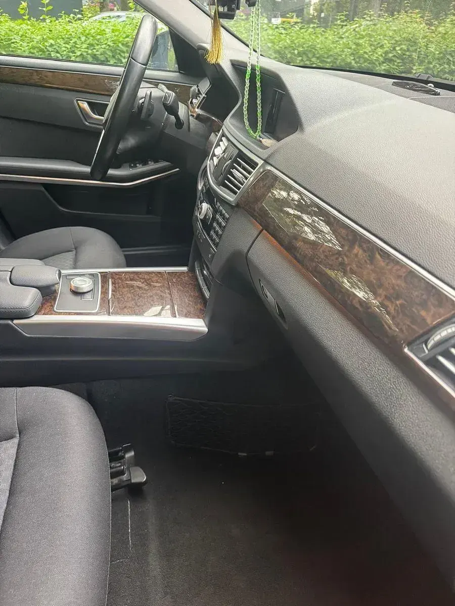 Gebraucht Mercedes E200 136 PS (100 kW) 2012 Schwarz Limousine