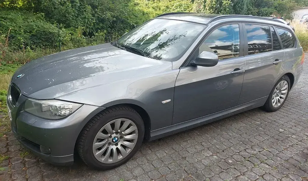 Gebraucht BMW 320 170 PS (125 kW) 2010 Grau Kombi