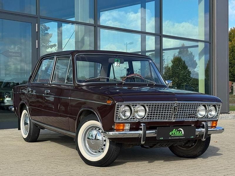 Second-hand Lada 2103 75 CP (55 kW) 1979 Maro Berlinǎ