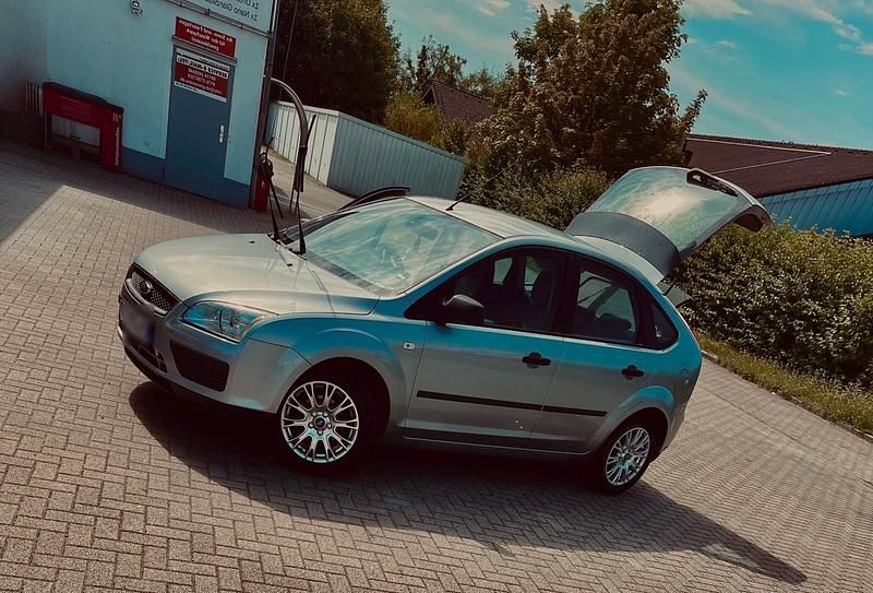 Gebraucht Ford Focus 101 PS (74 kW) 2005 Grau Kombi