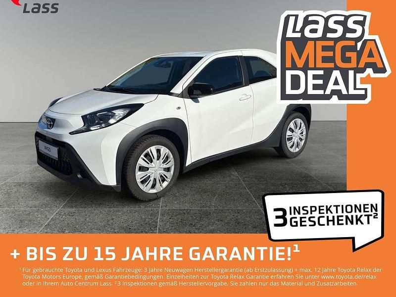 Schneeweiß Gebraucht 2023 Toyota Aygo Play Kleinwagen | 13.980 € (Fairer Preis) - Bild 1/4