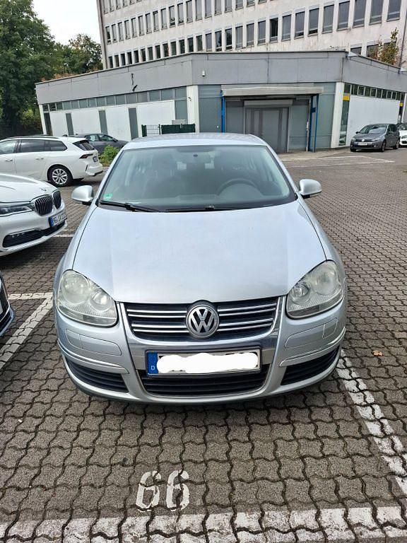 Silber Gebraucht 2009 VW Jetta Comfortline Limousine | 2.390 € (Guter Preis) - Bild 1/3