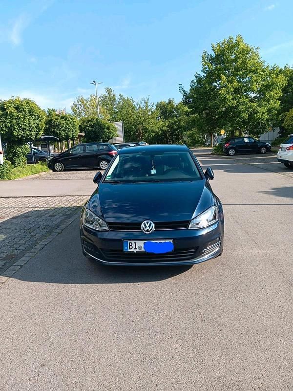 Blau Gebraucht 2016 VW Golf VII Limousine | 11.299 € (Guter Preis) - Bild 1/4