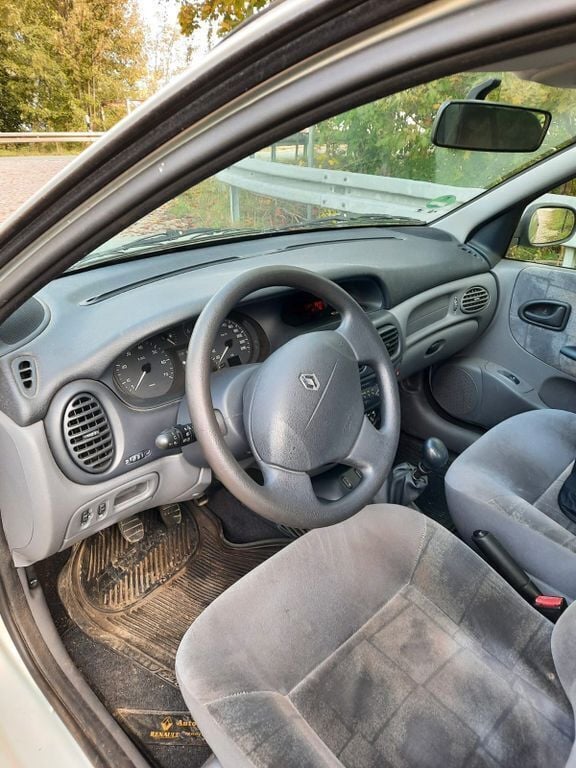 Gebraucht Renault Mégane Expression 95 PS (69 kW) 2000 Grau Limousine