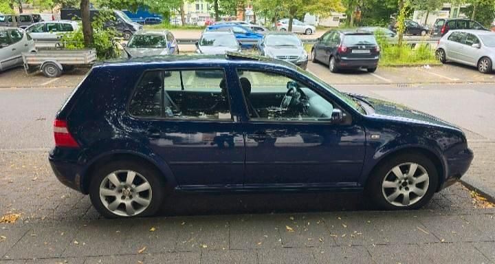 Blau Gebraucht 2003 VW Golf IV Limousine | 1.000 € - Bild 1/4