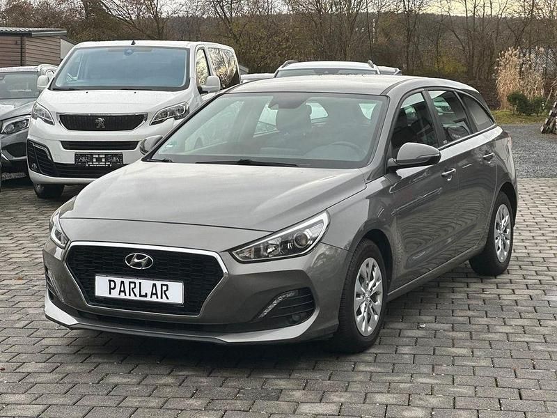 Grau Gebraucht 2020 Hyundai i30 Limousine | 11.400 € (Fairer Preis) - Bild 1/4