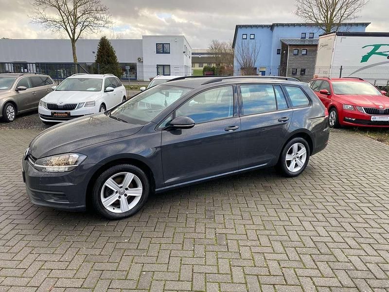 Uranograu Gebraucht 2019 VW Golf VII Trendline Kombi | 9.000 € (Fairer Preis) - Bild 1/4