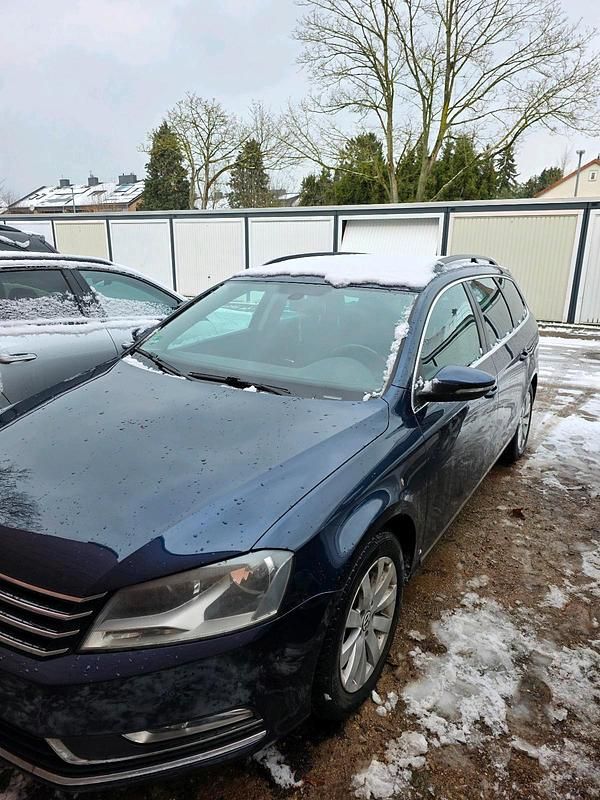 Blau Gebraucht 2011 VW Passat Kombi | 4.200 € (Fairer Preis) - Bild 1/4