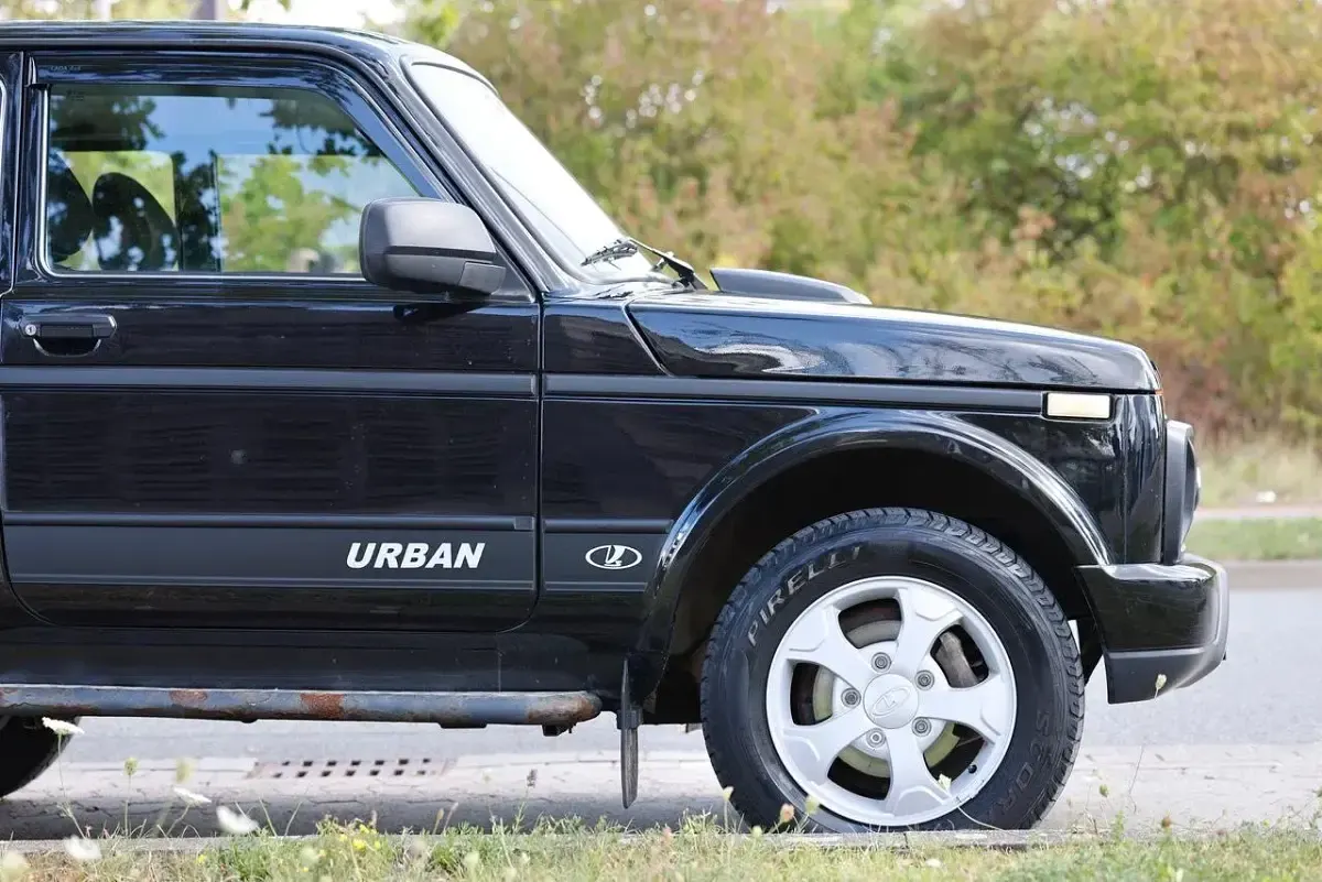 Używany Lada Urban 83 KM (61 kW) 2019 Czarny SUV