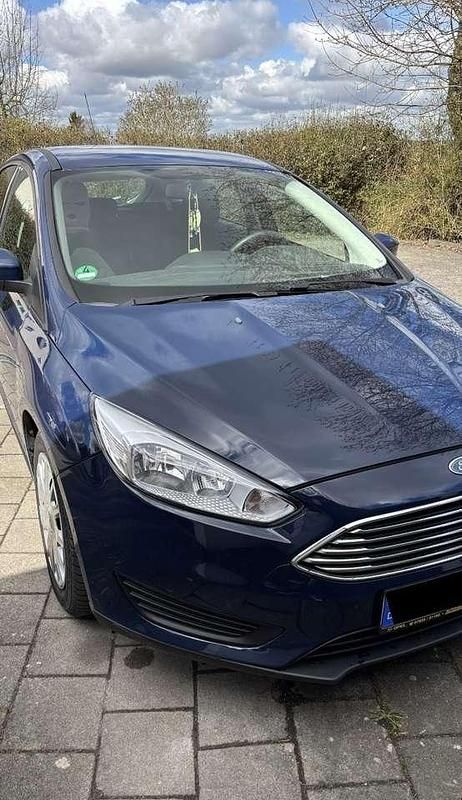 Gebraucht Ford Focus Ambiente 101 PS (74 kW) 2015 Blau Kleinwagen