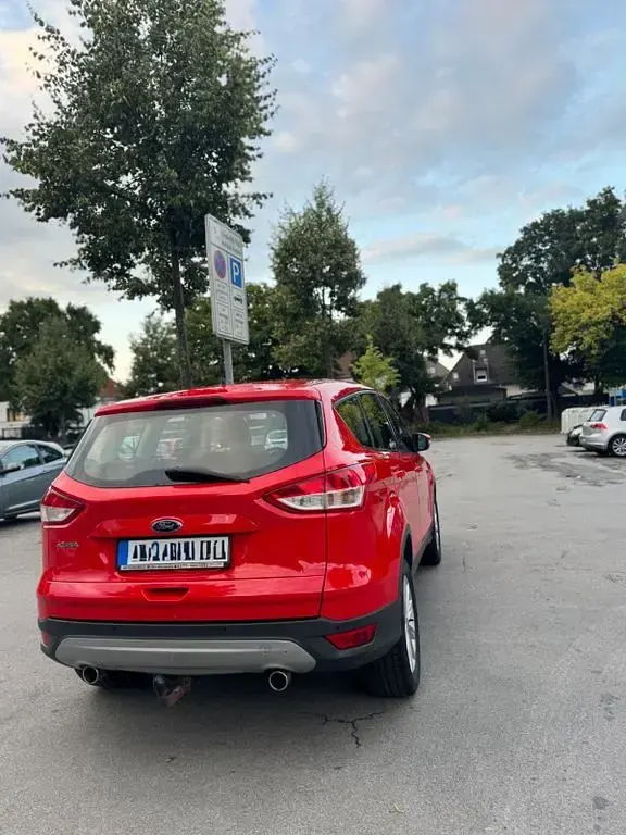 Używany Ford Kuga SYNC Edition 150 KM (110 kW) 2015 Czerwony SUV
