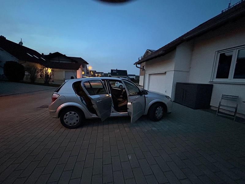 Gebraucht Opel Astra 105 PS (77 kW) 2005 Silber Limousine