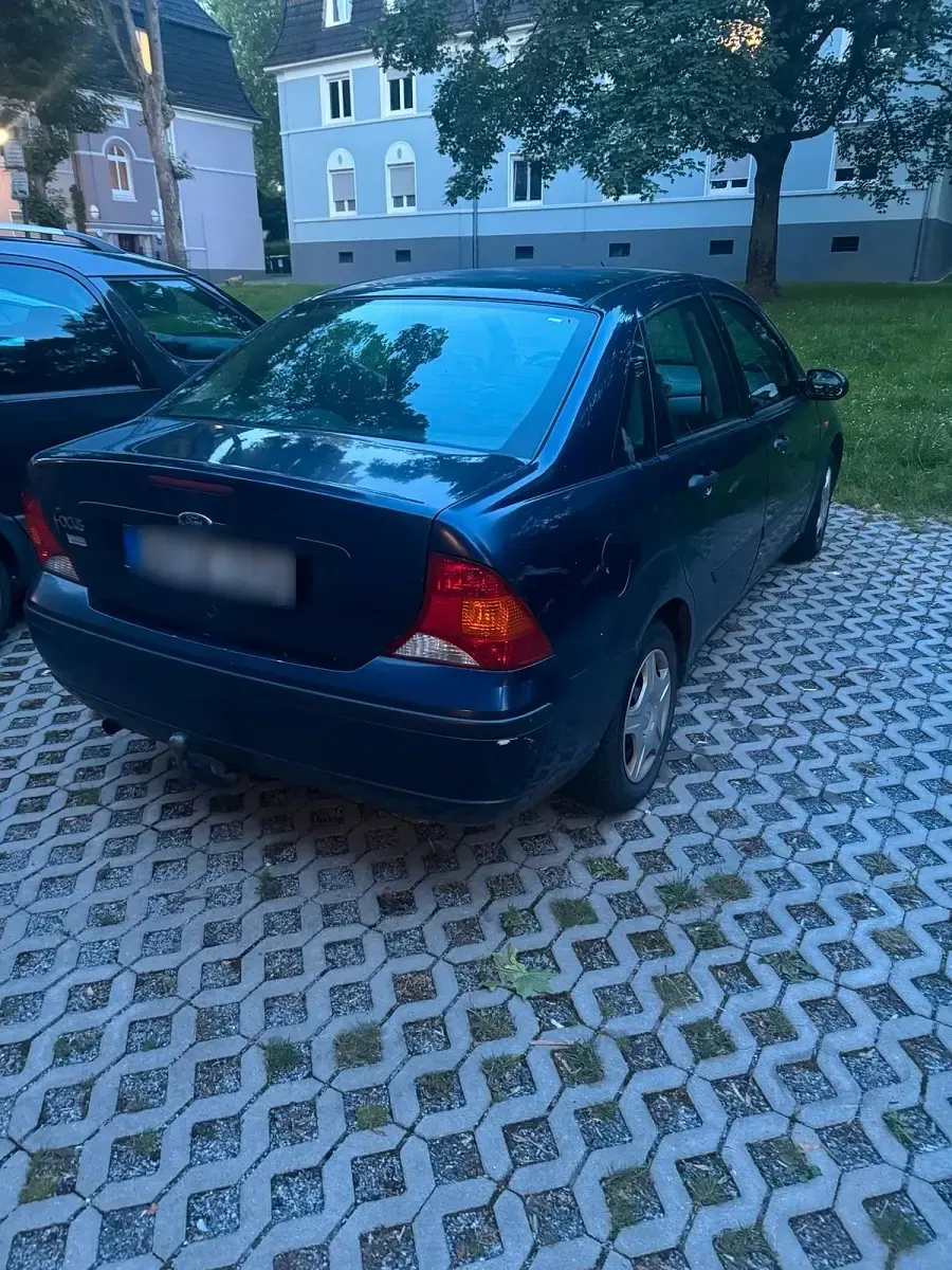 Gebraucht Ford Focus Ambiente 75 PS (55 kW) 2002 Blau Limousine