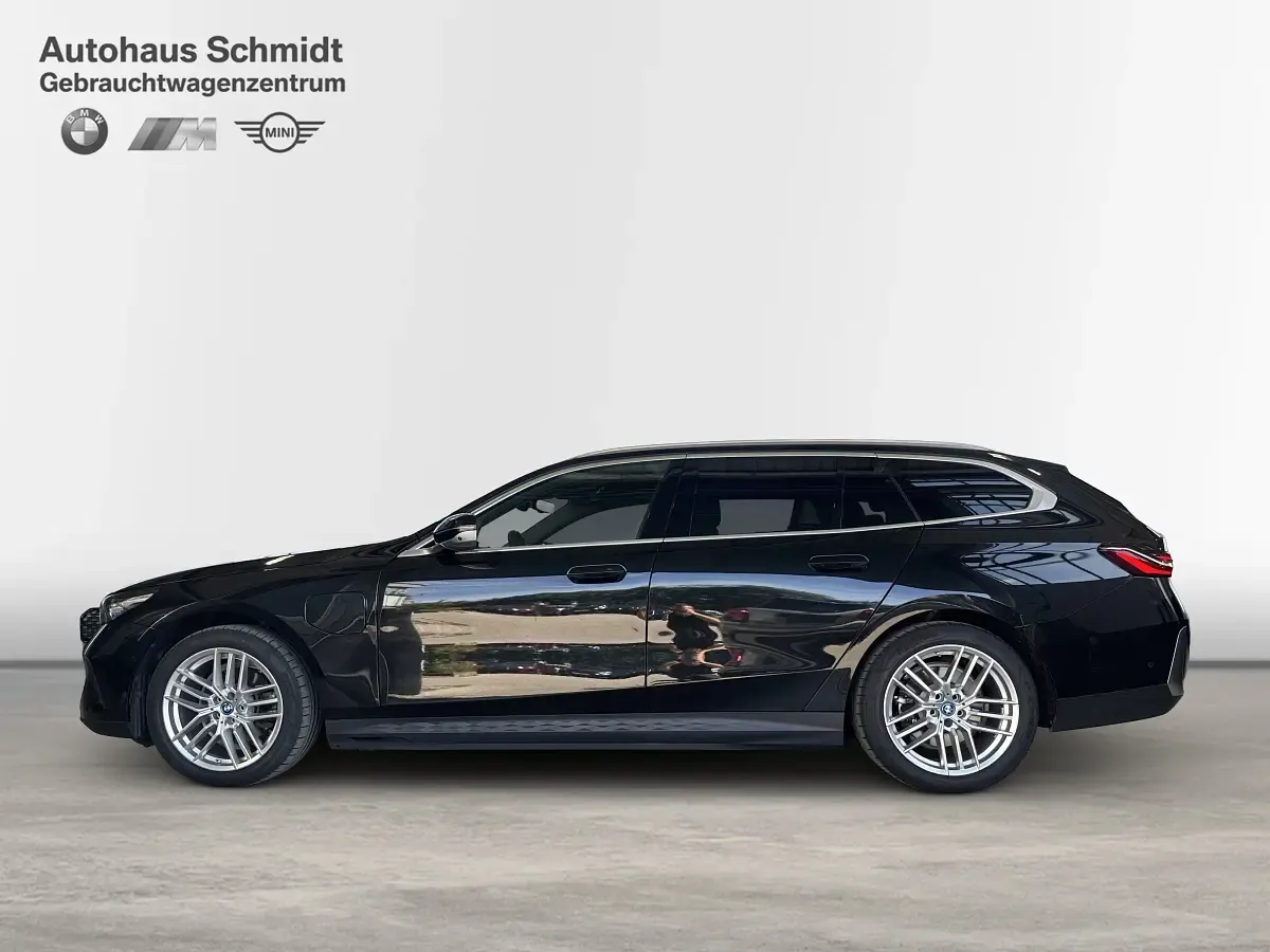 Gebraucht BMW 530e Comfort Edition 190 PS (139 kW) 2024 Saphirschwarz Kombi