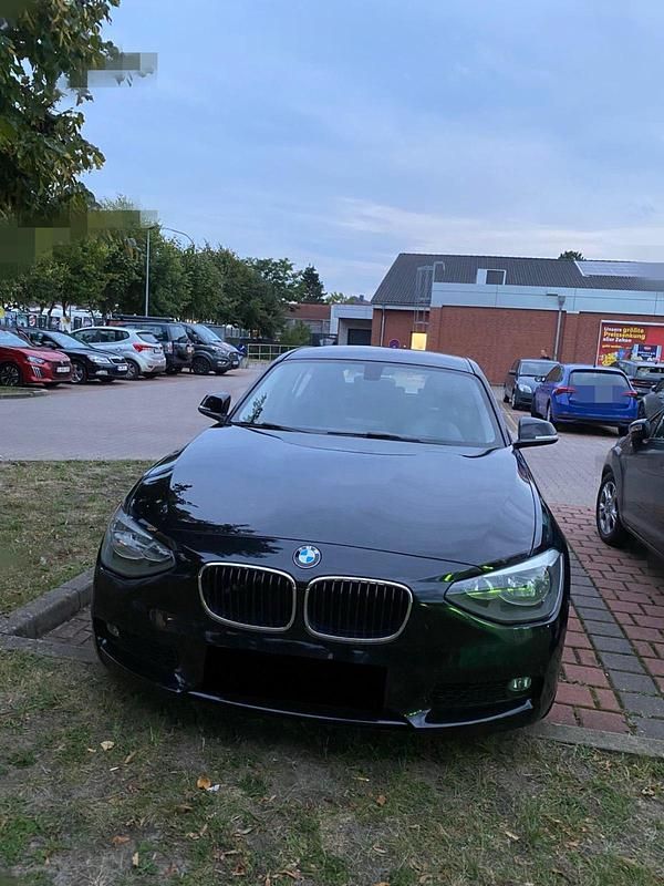 Schwarz Gebraucht 2012 BMW 120 Comfort Edition Kleinwagen | 8.200 € (Fairer Preis) - Bild 1/4