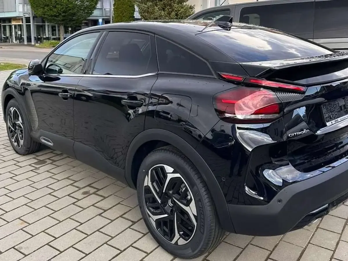Gebraucht Citroën C4 Shine 131 PS (96 kW) 2023 Schwarz SUV