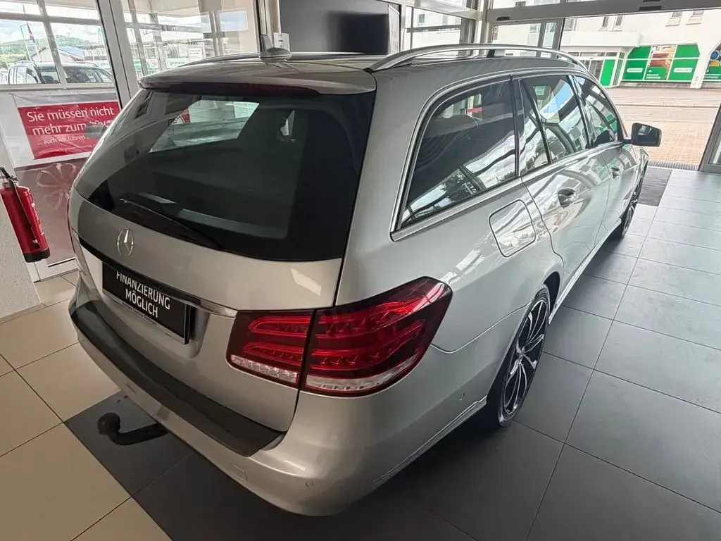 Gebraucht Mercedes E220 Avantgarde 170 PS (125 kW) 2015 Silber Kombi