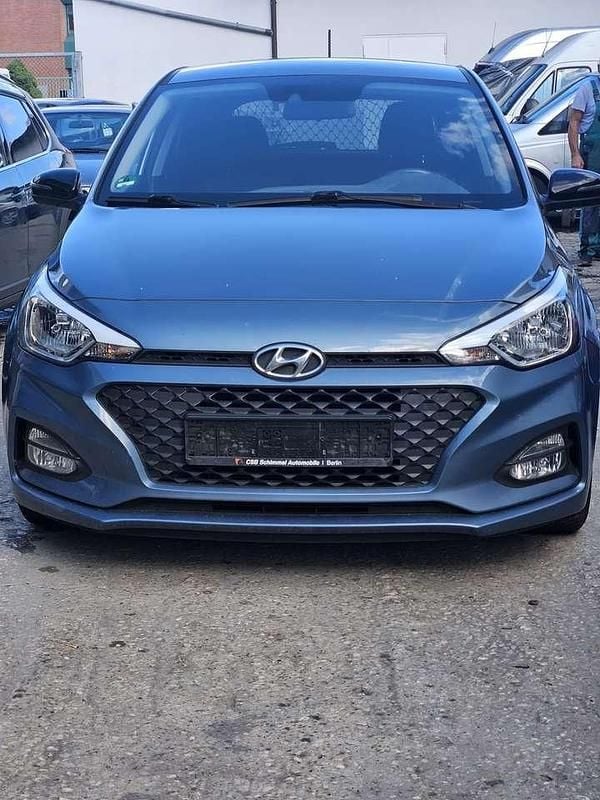 Blau Gebraucht 2019 Hyundai i20 Style Limousine | 8.999 € (Guter Preis) - Bild 1/4